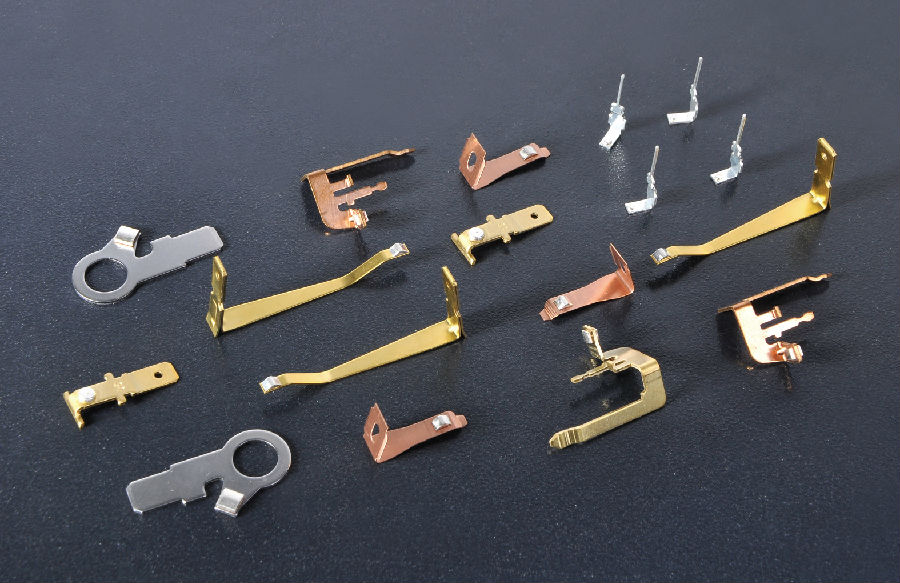 如何解決五金沖壓件出現(xiàn)翻料，扭曲